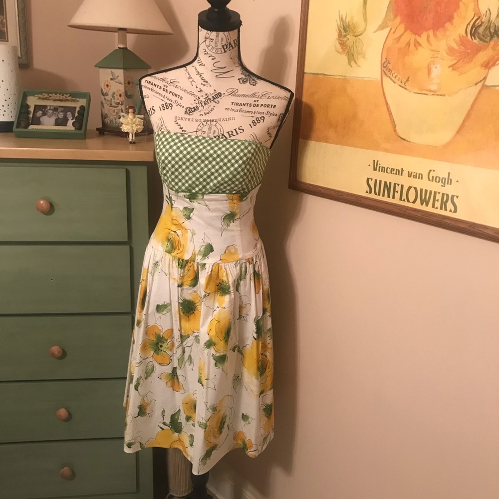 HOST PICK ๐ป๐ป๐ป๐ป NWT - Strapless Sundress - ๐ป๐ - Picture 2 of 5